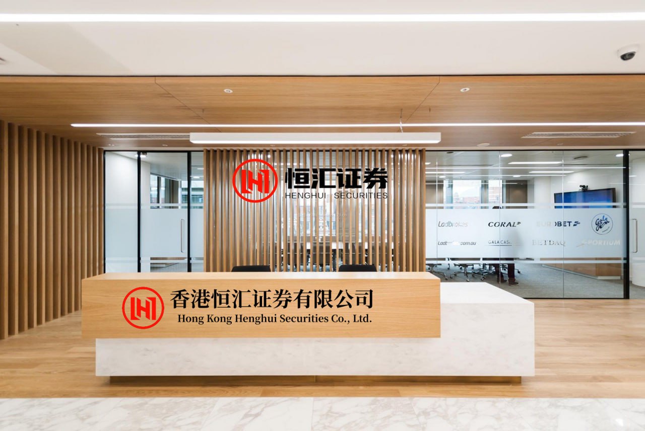 诚信双赢平台 上海肿瘤医院一天内为两名90多岁老人实施肝癌手术，老人一起走出病房出院